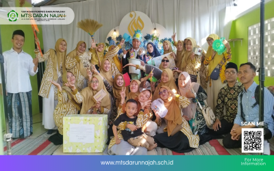 Dewan Guru MTs Darun Najah Hadiri Resepsi Pernikahan Ustadz Wahyu & Ustadzah Fikria